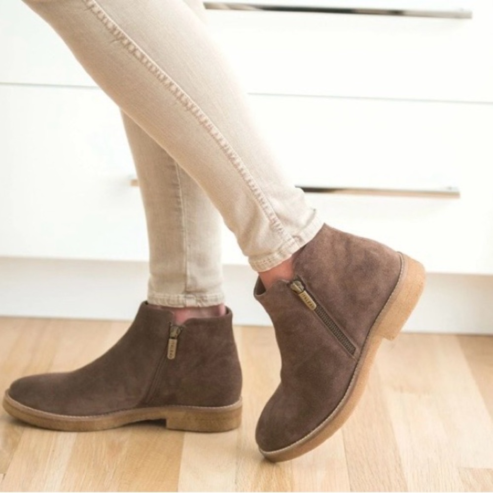 Italeau Waterproof Foliana Booties Italian Suede Nut Size 39 or US 8 1/2